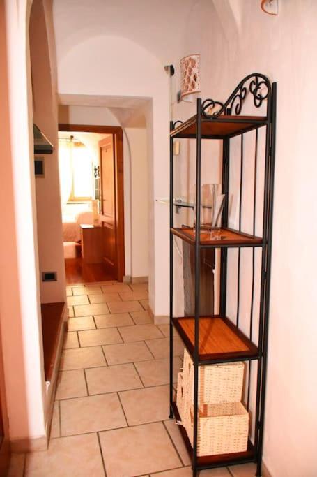 Casa Vacanze E Brevi Periodi Alla Porta Etrusca La Panchina Al Sole 볼테라 외부 사진