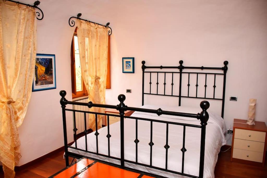 Casa Vacanze E Brevi Periodi Alla Porta Etrusca La Panchina Al Sole 볼테라 외부 사진